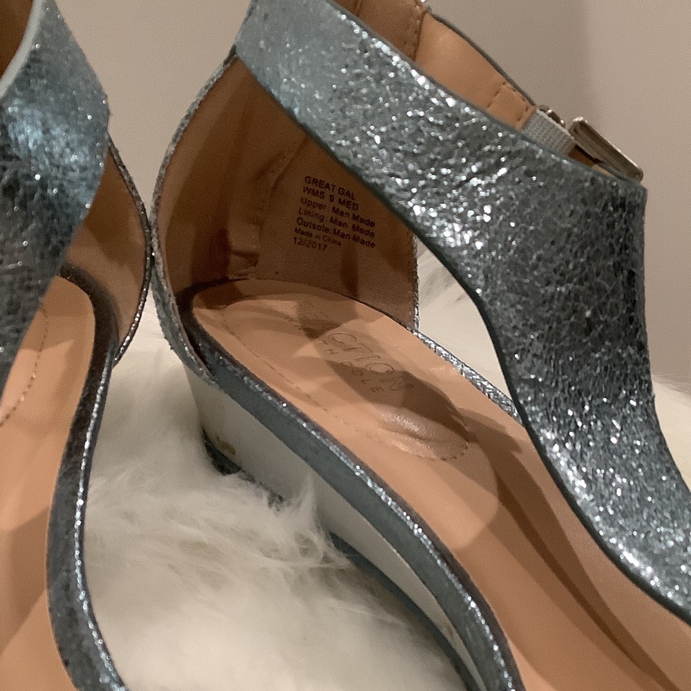 Kenneth Cole Size 9 Blue Metallic